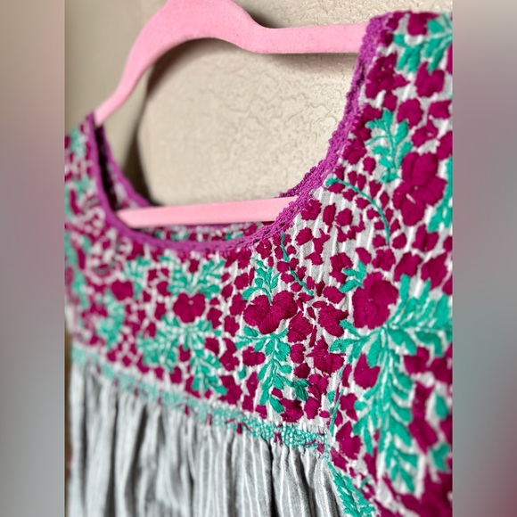 MI GOLONDRINA Flores Blouse - Grey Pinstripe Cotton Top w Red Green Embroidery - Picture 8 of 16